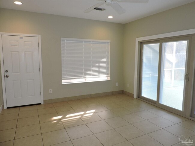 Building Photo - 6423 Lake Charlene Ln