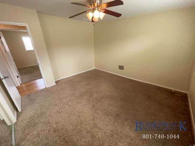 Building Photo - 2827 E Bridgewater Dr