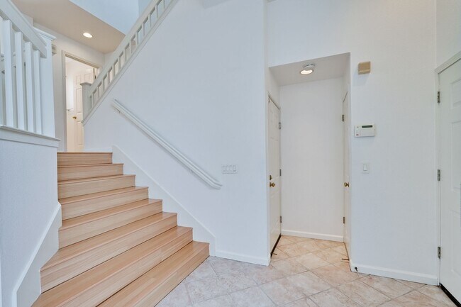 Building Photo - Amazing Floor Plan Multi Level Townhome in North San Jose @ California Northpointe