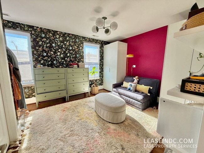 Building Photo - 159 V St NE