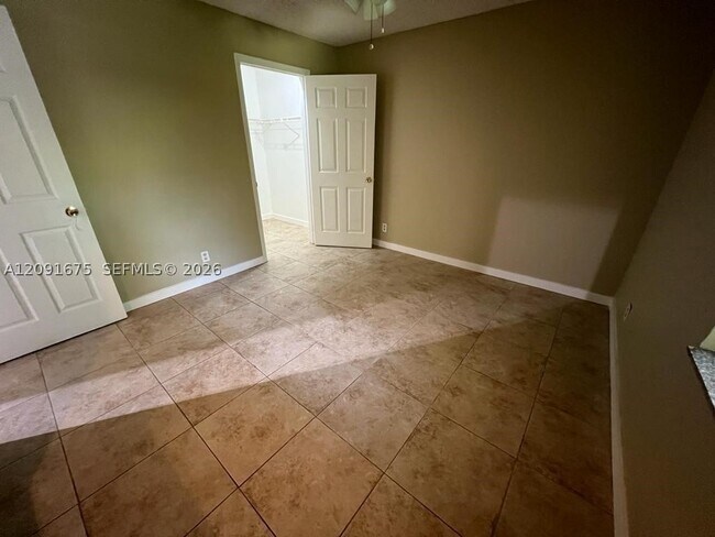 Building Photo - 9999 Summerbreeze Dr
