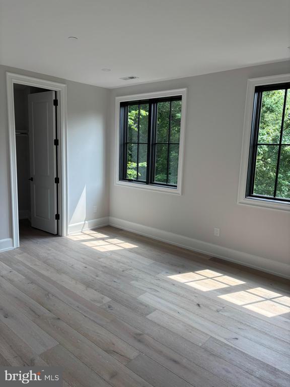 Building Photo - 5017 Eskridge Terrace NW