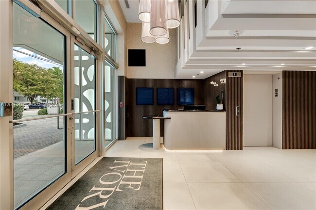 Building Photo - 9261 E Bay Harbor Dr