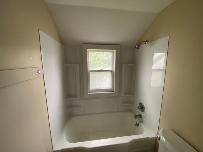 Building Photo - ELLEN 11