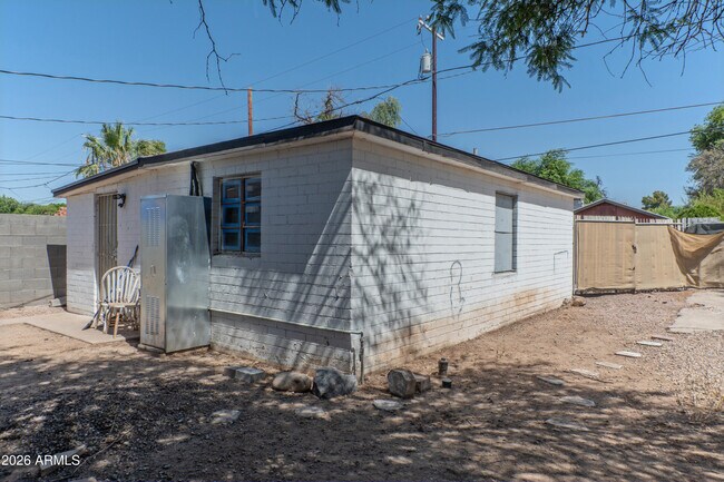 Building Photo - 5946 West Myrtle Ave