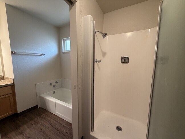 Building Photo - 1401 E Rumble Rd