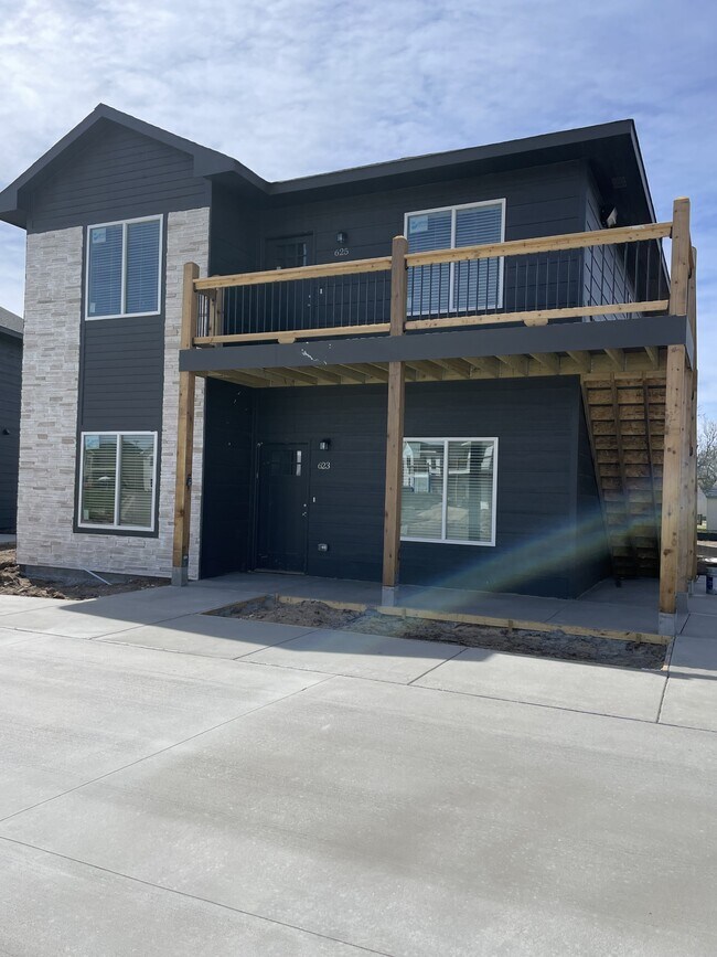 Building Photo - 617-619 Dara - 617