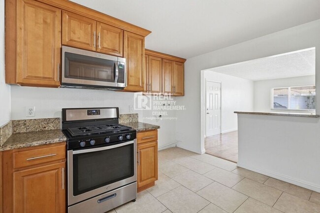 Building Photo - 186 E 21st St