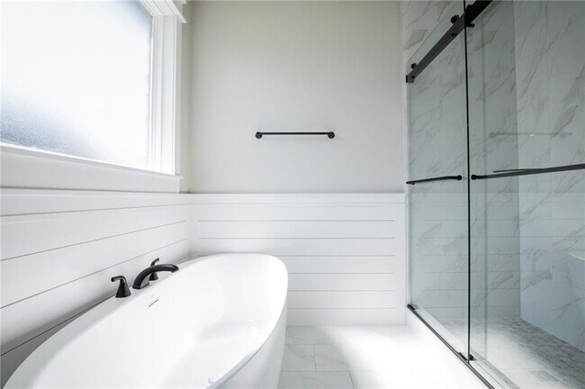 Building Photo - 104 White Oak St