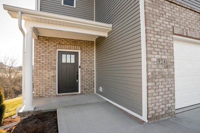 Building Photo - 924 Camden Ct