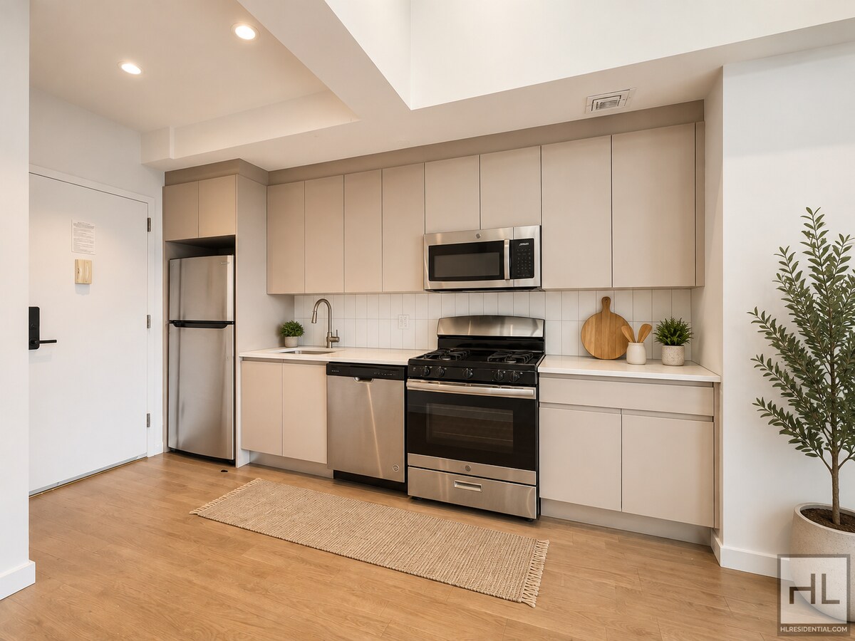 Building Photo - Bushwick Avenue / Spacious Penthouse 2-Bed with Balcony