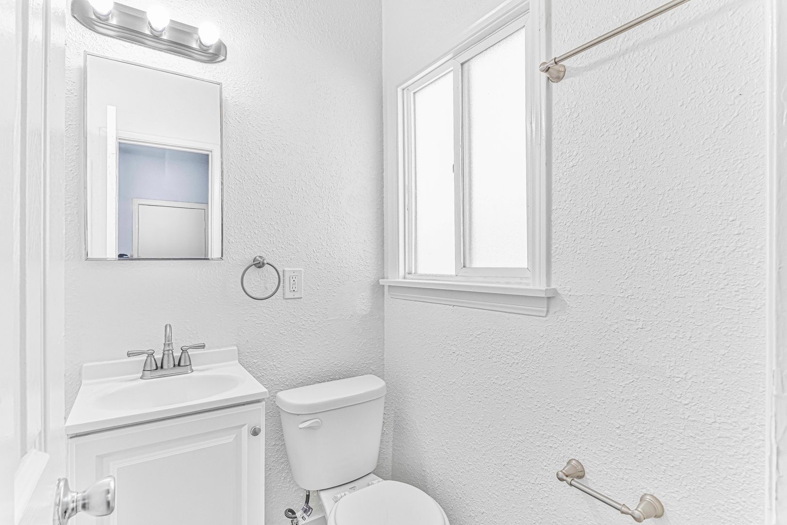 Building Photo - 1711 E Appleton St