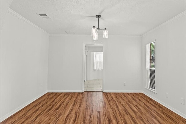 Building Photo - 4402 Seneca St