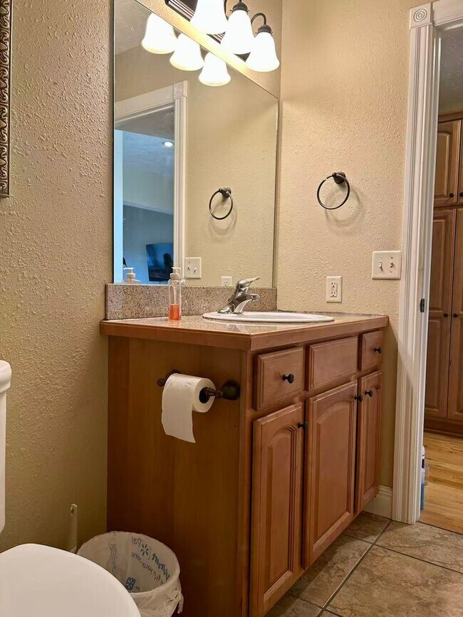 Building Photo - 5 bedroom and 3 bathroom two level house