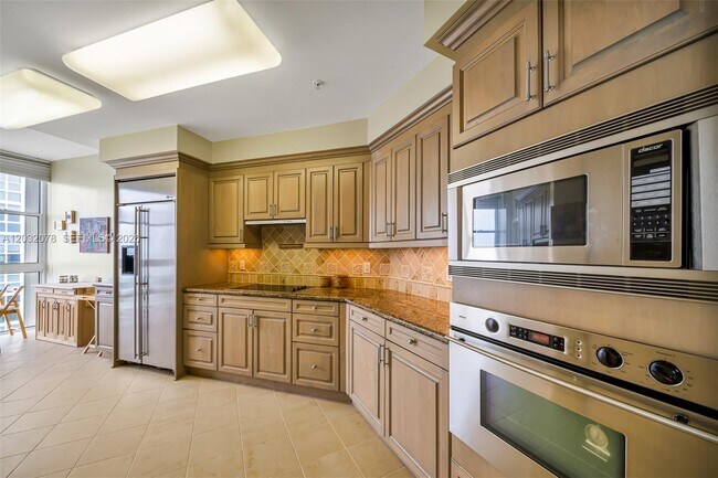 Building Photo - 6051 N Ocean Dr