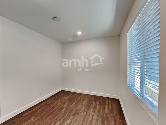 Building Photo - 10465 Beavertail Hill Ave