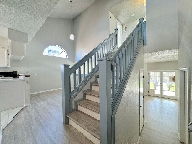 Building Photo - Northeast El Paso 3Bed/2Bath Refrig A/C