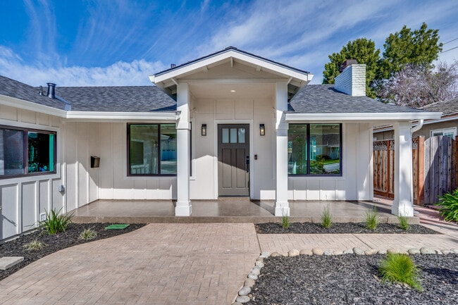 Building Photo - 2051 Randolph Dr