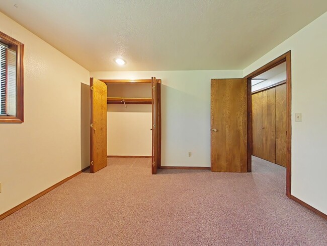 Building Photo - SPRING SPECIAL ~ $1150 OFF FIRST MONTH RENT