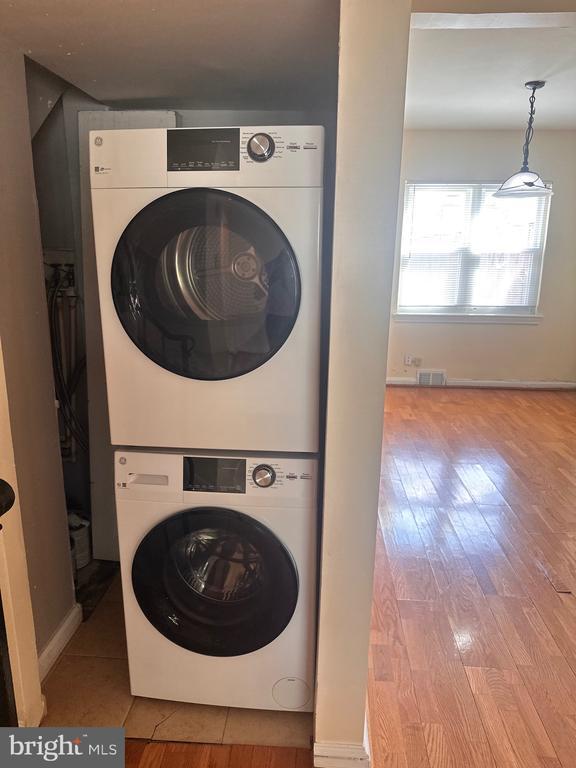 Building Photo - 3433 Clay St NE