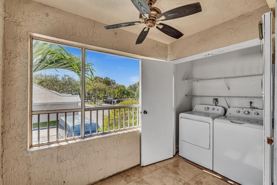 Building Photo - 2881 N Oakland Forest Dr