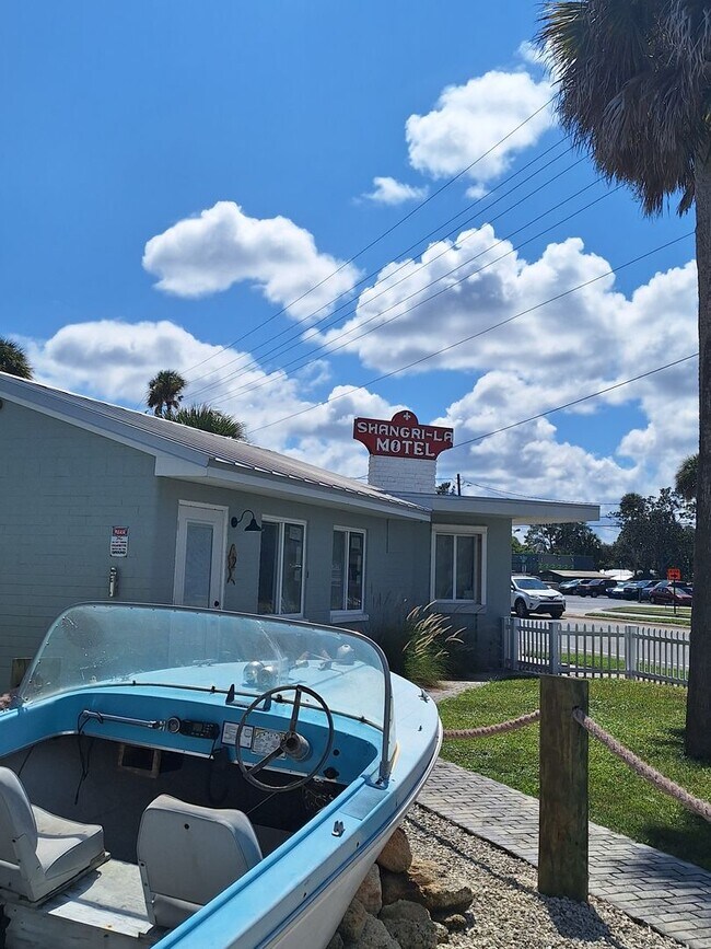 Building Photo - 805 N Dixie Fwy