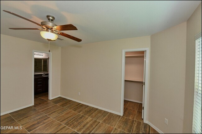 Building Photo - 12060 Mesquite Thorn Dr