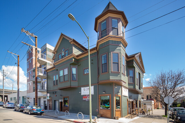 Beautiful, restored Victorian - 404 Webster St