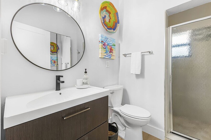 Building Photo - 663 110th Ave N