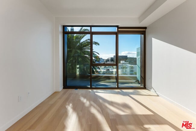 Building Photo - 700 Broadway