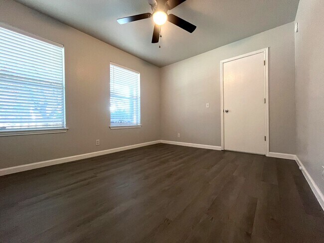 Building Photo - Move-In Ready 4-Bedroom Home Near Tesla, Airport & Downtown Austin