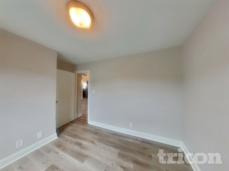 Building Photo - 609 Hollow Crst