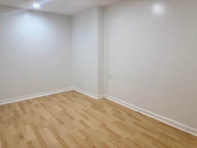 Building Photo - 5618 N Artesian Ave