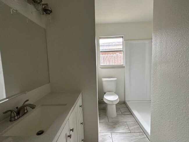 Building Photo - 129 Janin Cir N