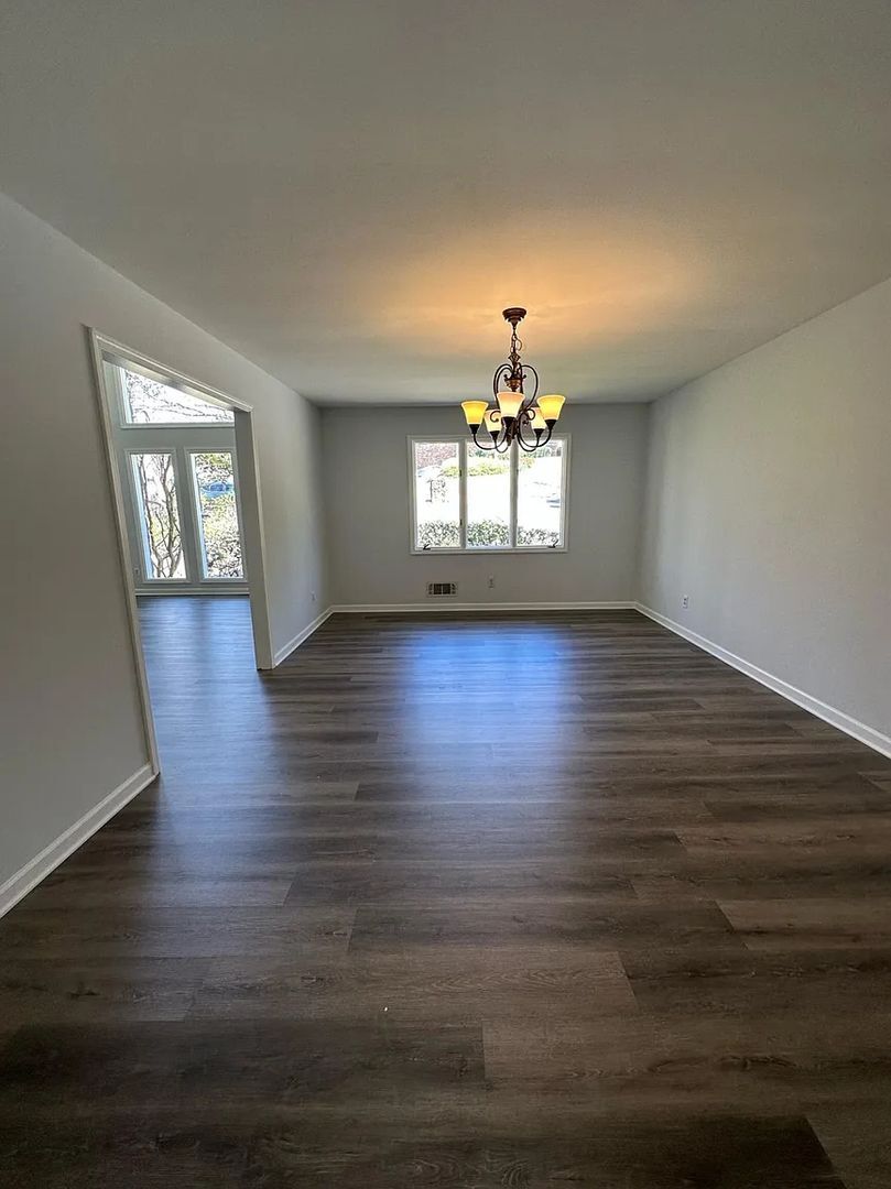 Building Photo - 194 Millbrook Farm Rd