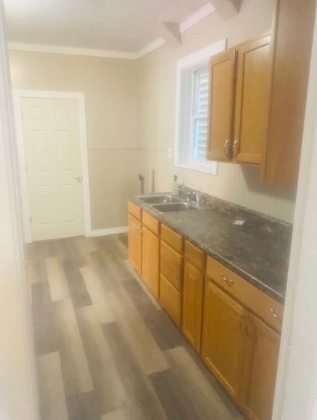 Building Photo - 362 9th St