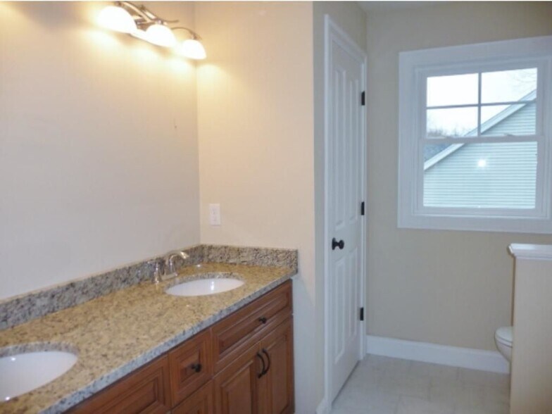 Building Photo - 214 Dallaire