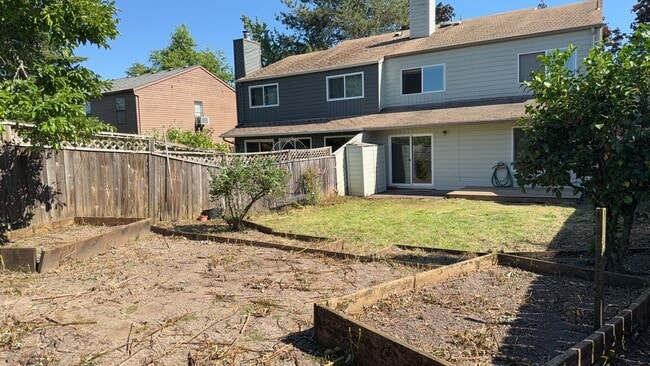 Building Photo - close to OSU, brand new carpet and floorin...