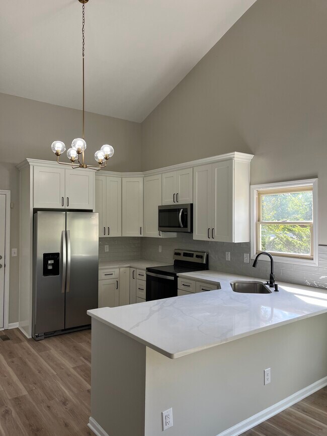 Building Photo - 10728 Lexington Dr