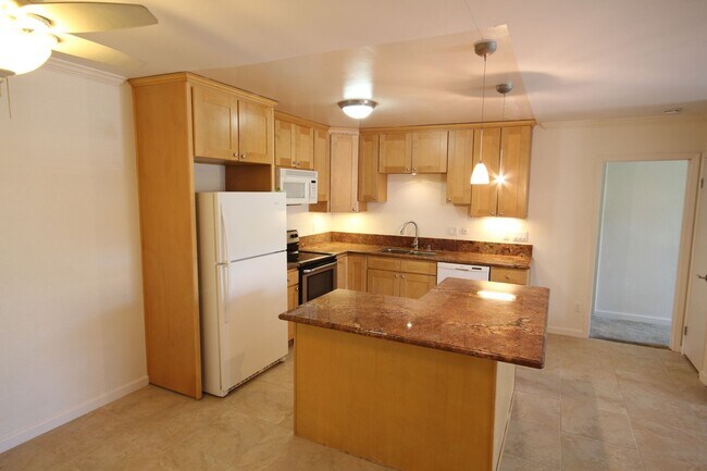 Building Photo - Huge 2 Bedroom Condo