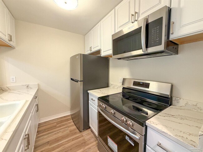 Building Photo - 4221 Brookside Dr