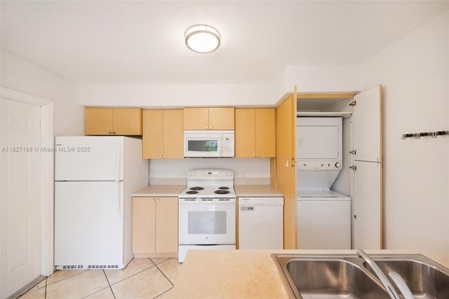 Building Photo - 2330 SW 26th Ln