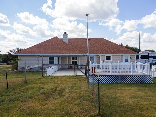 Building Photo - 122 CR - 4936