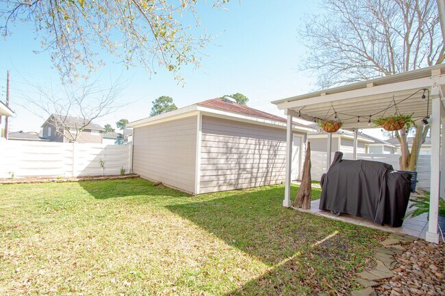 Building Photo - 18730 Atasca Oaks Dr