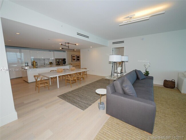 Building Photo - 10201 Collins Ave