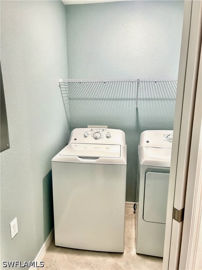 Building Photo - 15375 Grn Acrs Ave