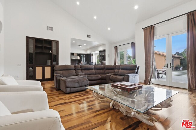 Building Photo - 9651 Sagebrush Ave