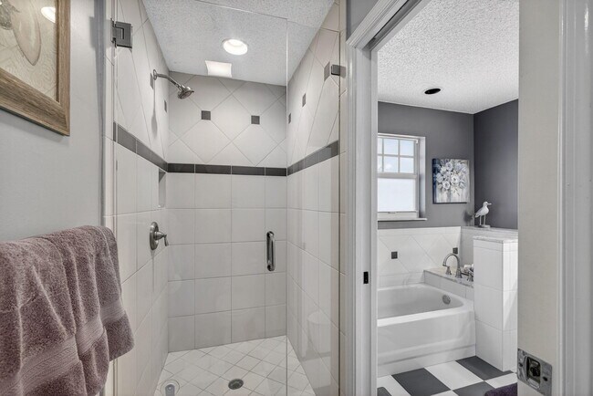 Building Photo - 1206 Mainsail Cir