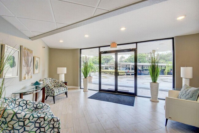 Building Photo - 8200 Lakeshore Dr