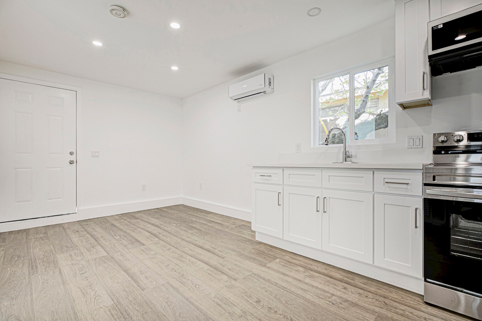 Building Photo - 16501 Kingsbury St